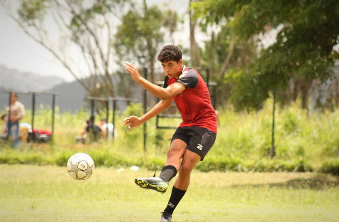 Ricardo Ortiz durante un partido